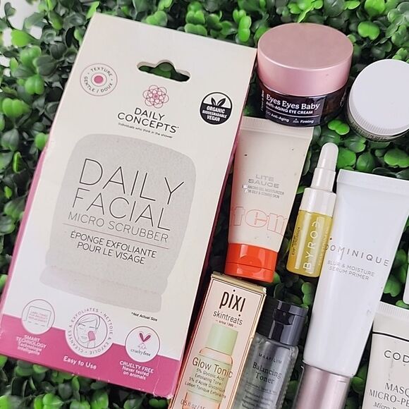 Skincare bundle 11 pieces new eyes face scrub toner aloe Vera micro mask beauty - Picture 2 of 4